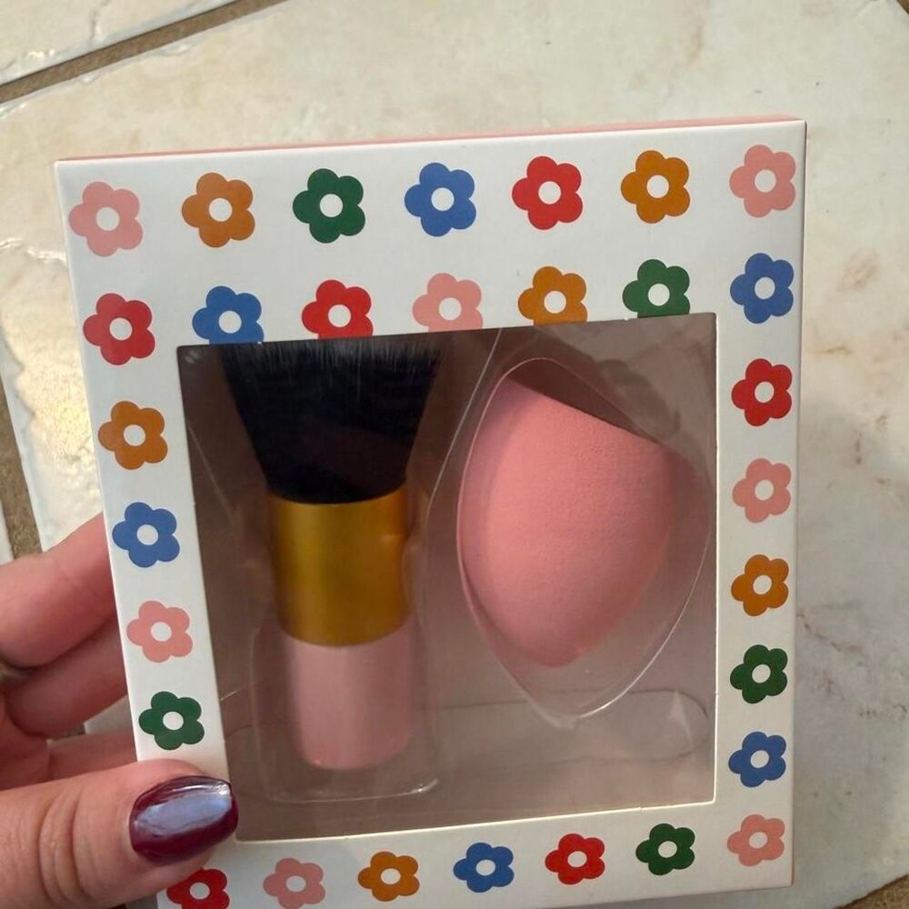 Macy Kabuki brush and sponge set